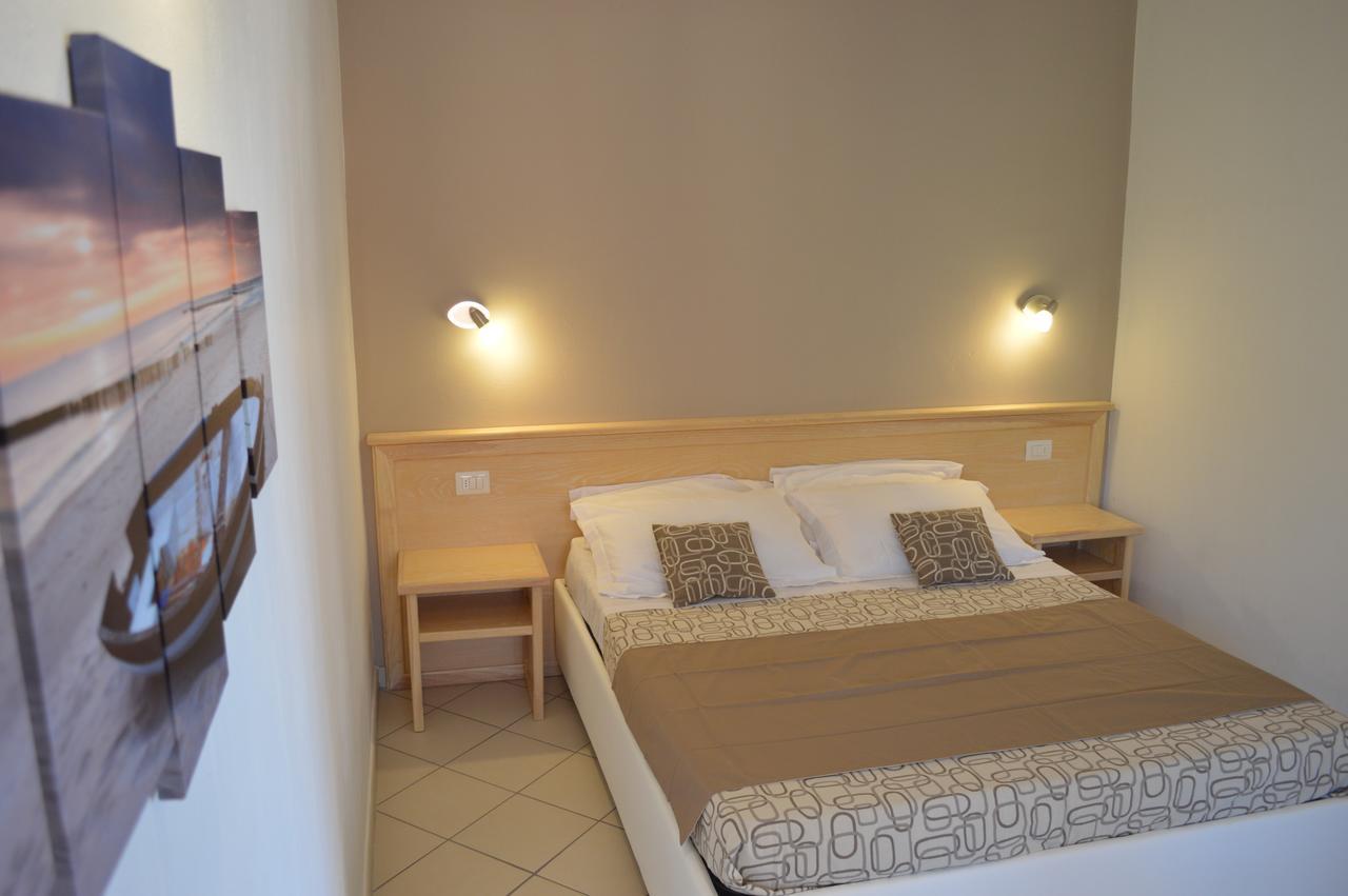 Guest Rooms Affittacamere San Teodoro  Extérieur photo